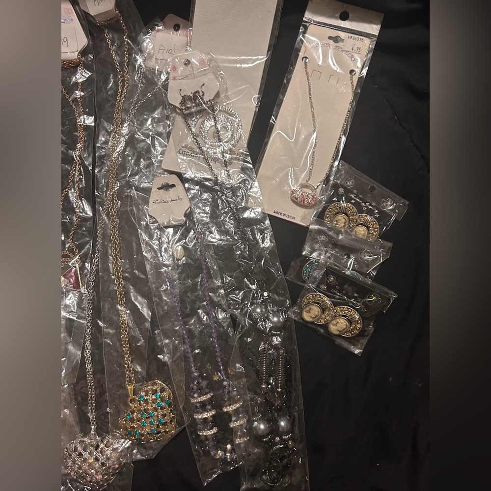 NWT Paparazzi/Misc. Mystery Jewelry Lot 24 pc. - Picture 4 of 4